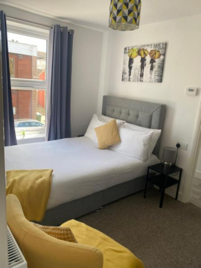 Coast- Stunning seaside studio flat - PARKING AVAILABLE